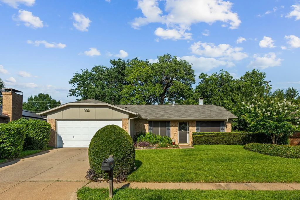3108 Woodbridge Drive, Bedford