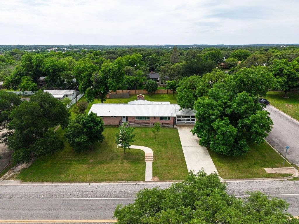 708 W North Avenue, Lampasas
