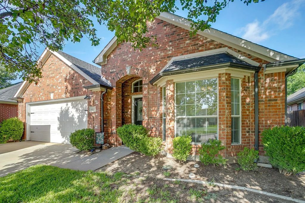 3925 Glenwyck Drive, North Richland Hills