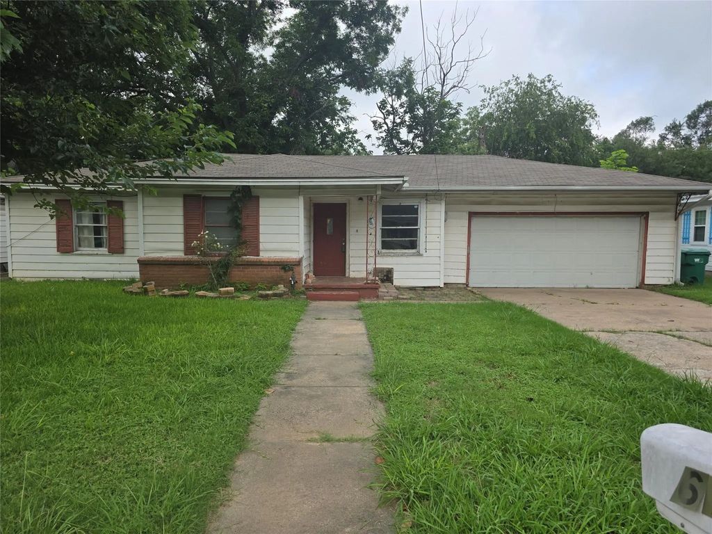 610 N Rita Street, Lacy Lakeview