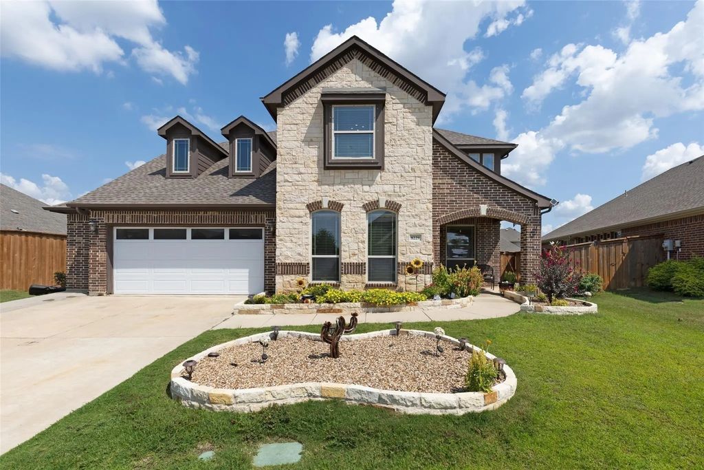 8229 Spitfire Trail, Aubrey