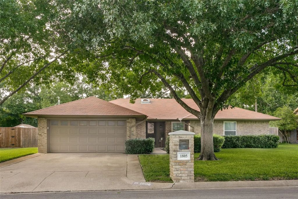 1805 Timbercreek Road, Benbrook