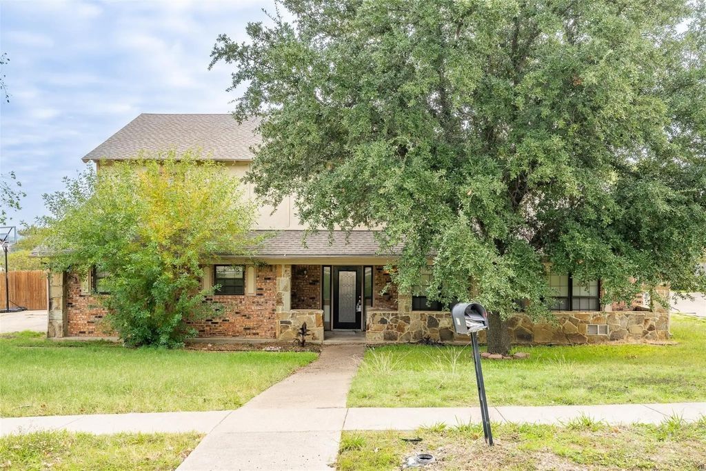 4212 Village Green Drive, Irving