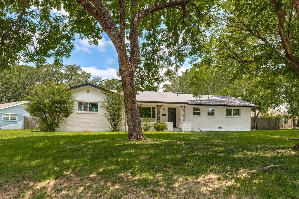 1112 Karla Drive, Hurst