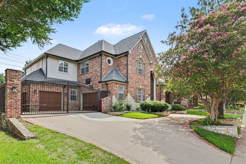 195 Chaucer Court, Coppell