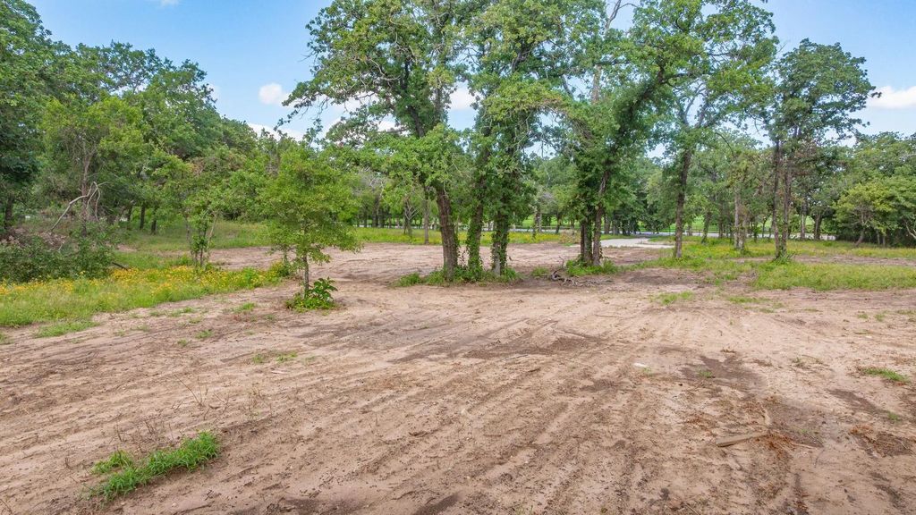 19715 S Highway 281, Santo