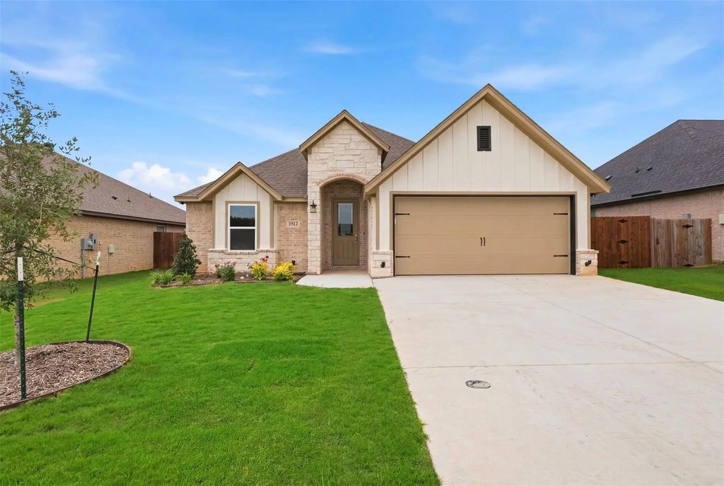 1512 Oleander Drive, Tolar