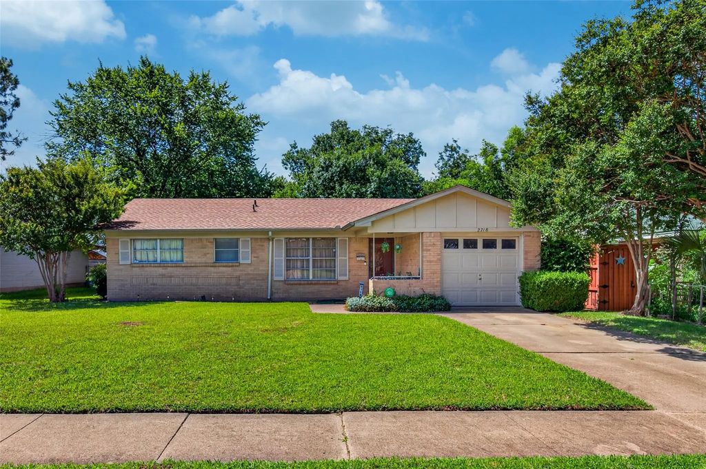 2718 Ridgewood Street, Irving