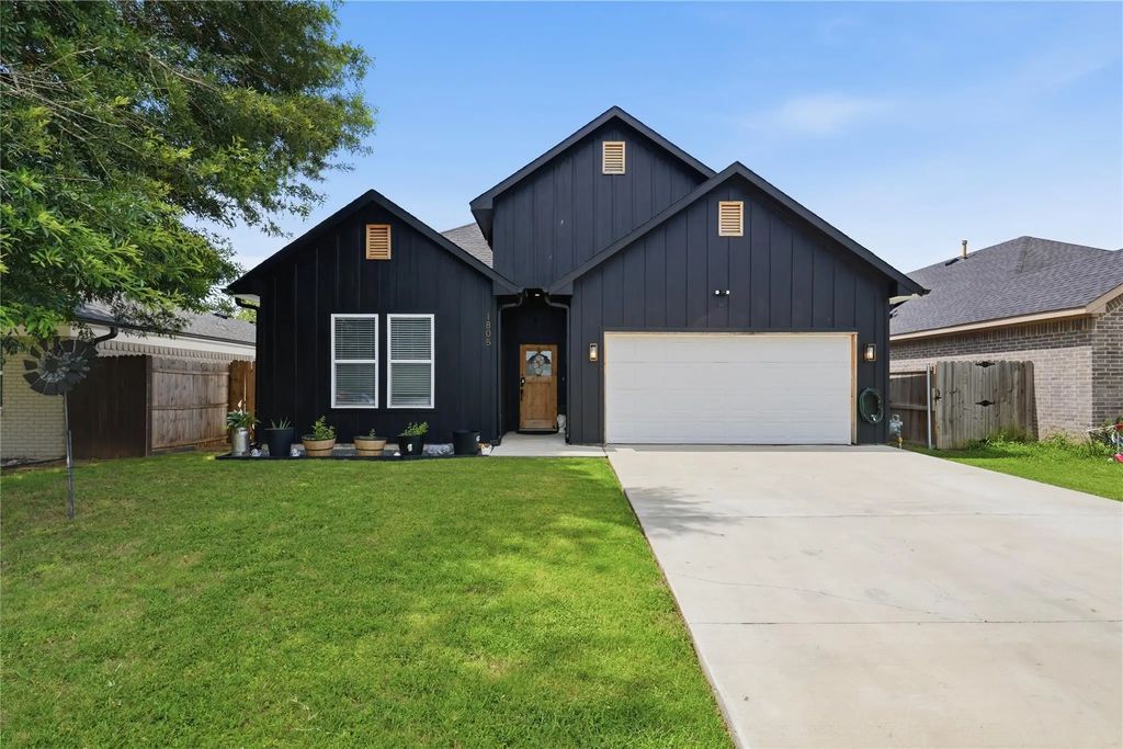1805 San Antonio Street, Grand Prairie