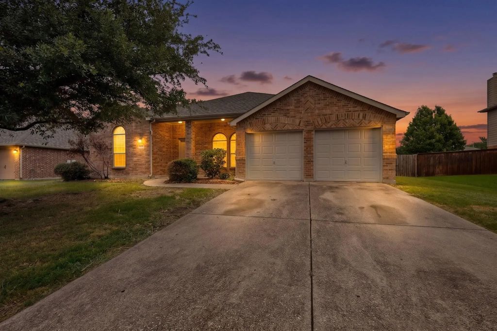 216 Spruce Trail, Forney
