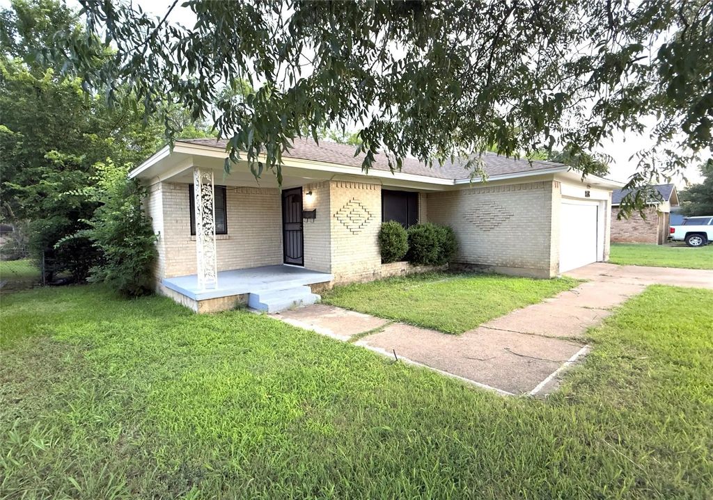 8636 Greenmound Avenue, Dallas