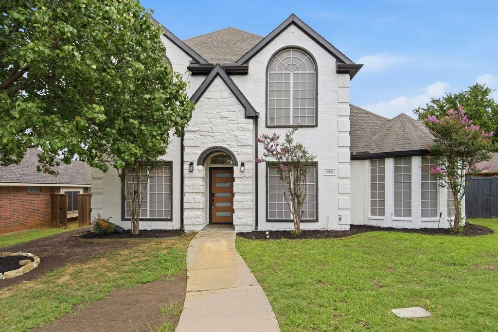 2021 Camelot Drive, Lewisville