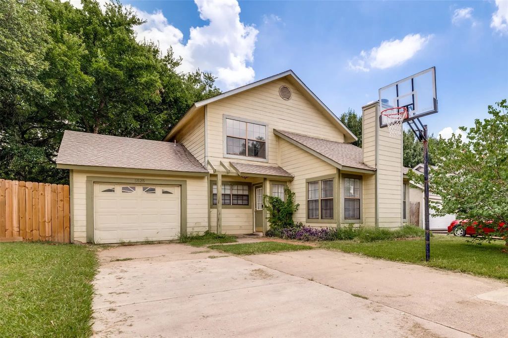 5525 Safari Trail, Arlington