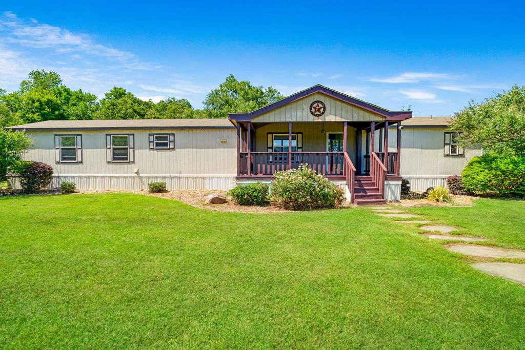 101 S County Road 35810, Arthur City