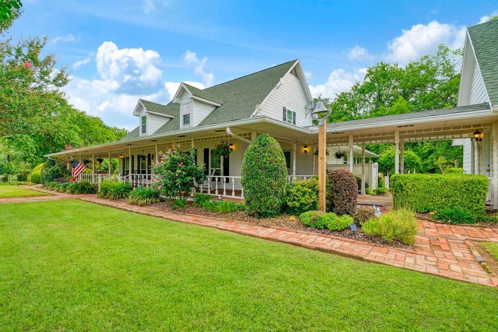 146 County Road 33985, Powderly