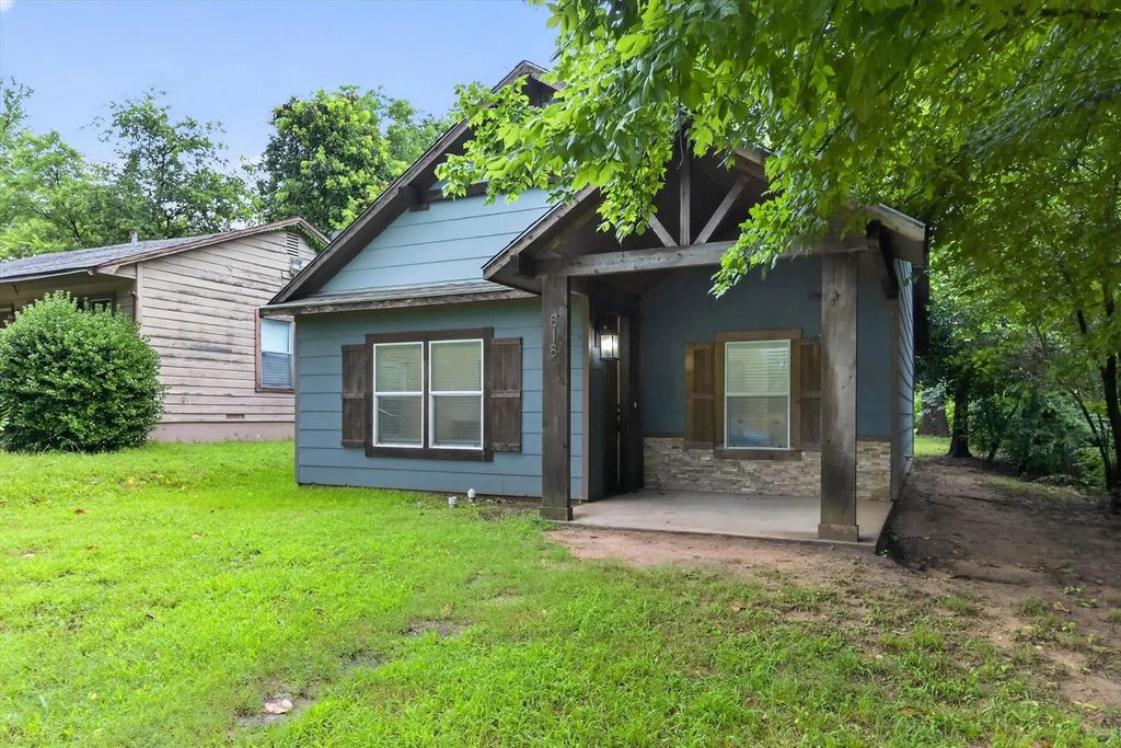 818 W Elm Street, Denison