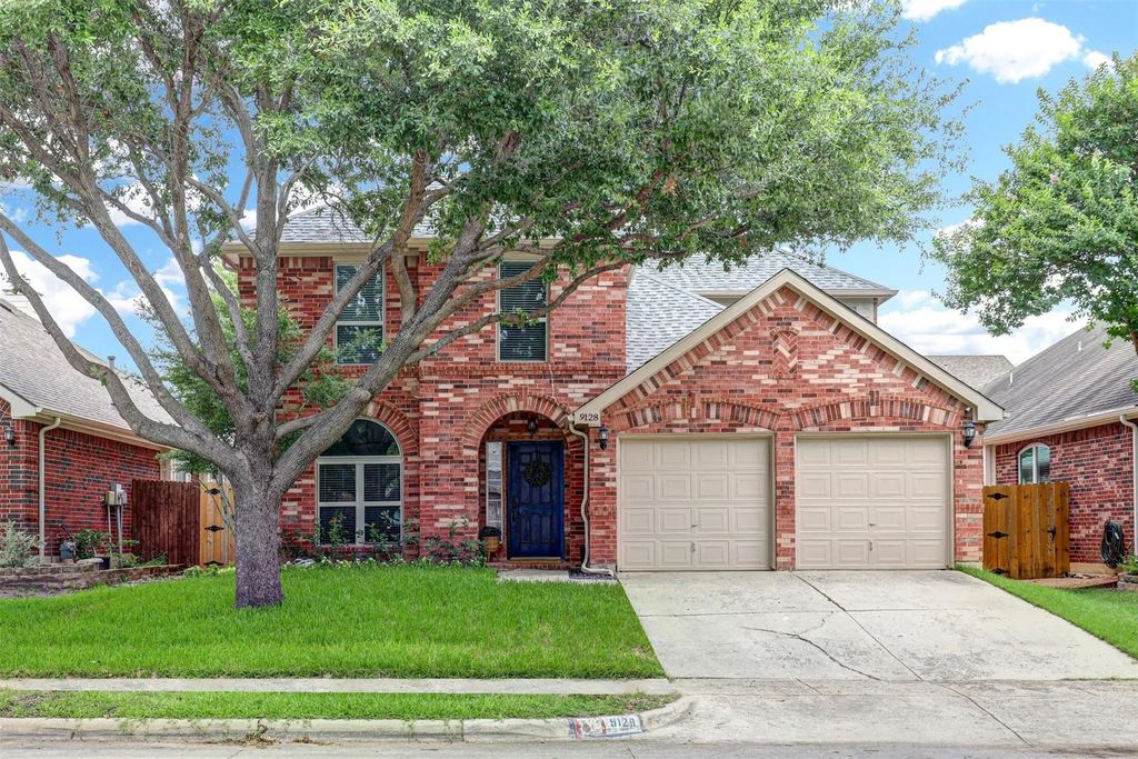 9128 Chardin Park Drive, Fort Worth