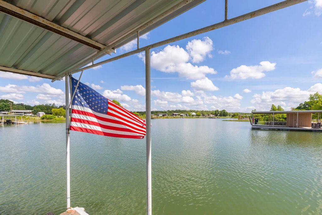 209 Lakeview Drive, Coleman