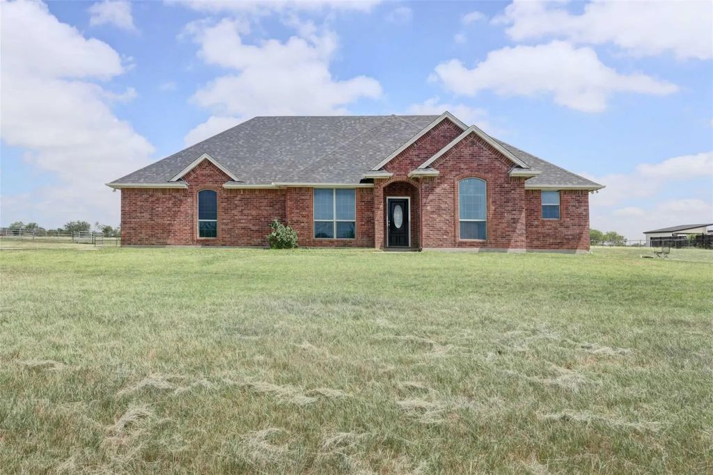 628 County Road 903, Cleburne