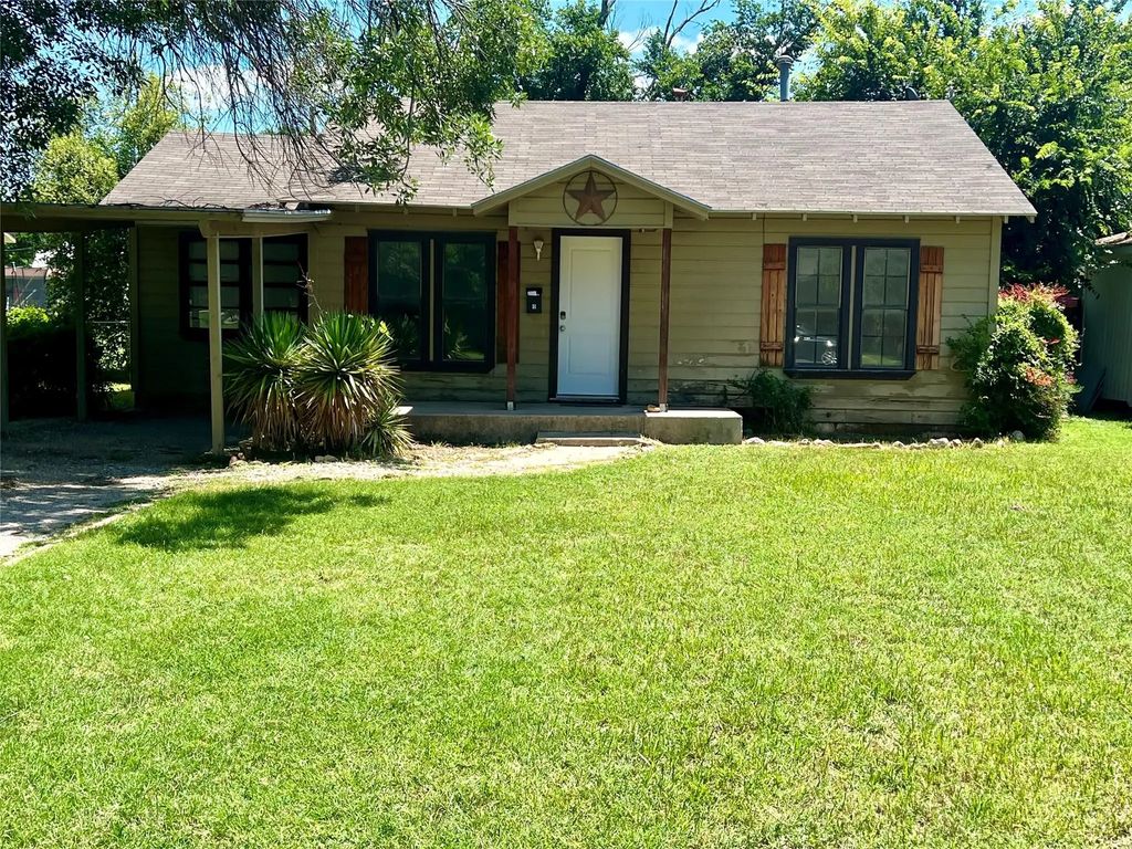 2402 Greenway Drive, Brownwood