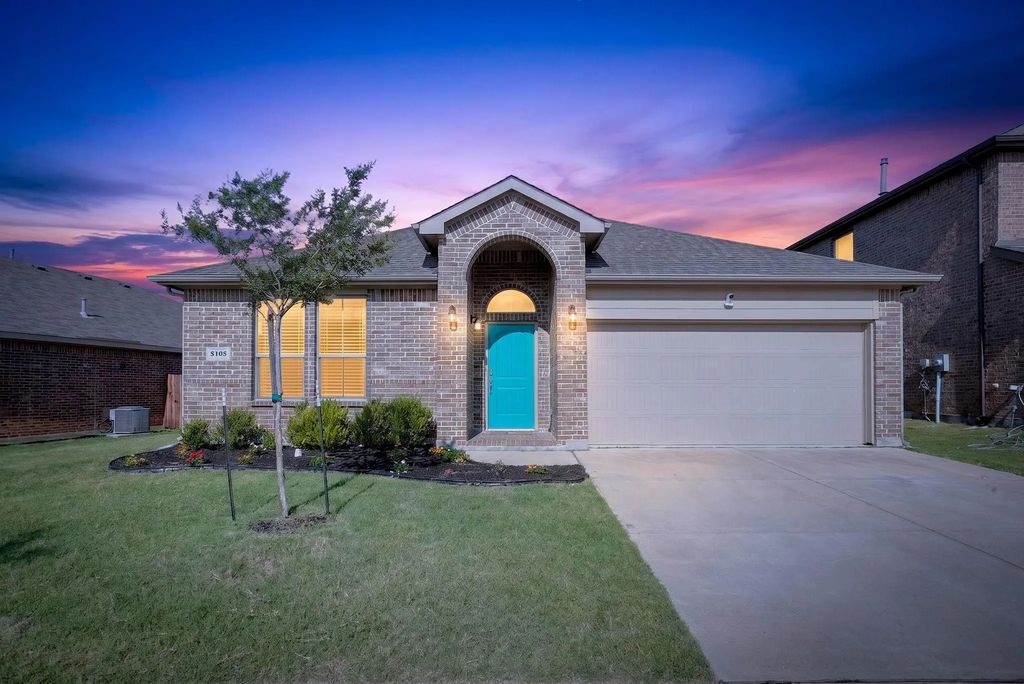 9105 Golden Hollow Lane, Fort Worth