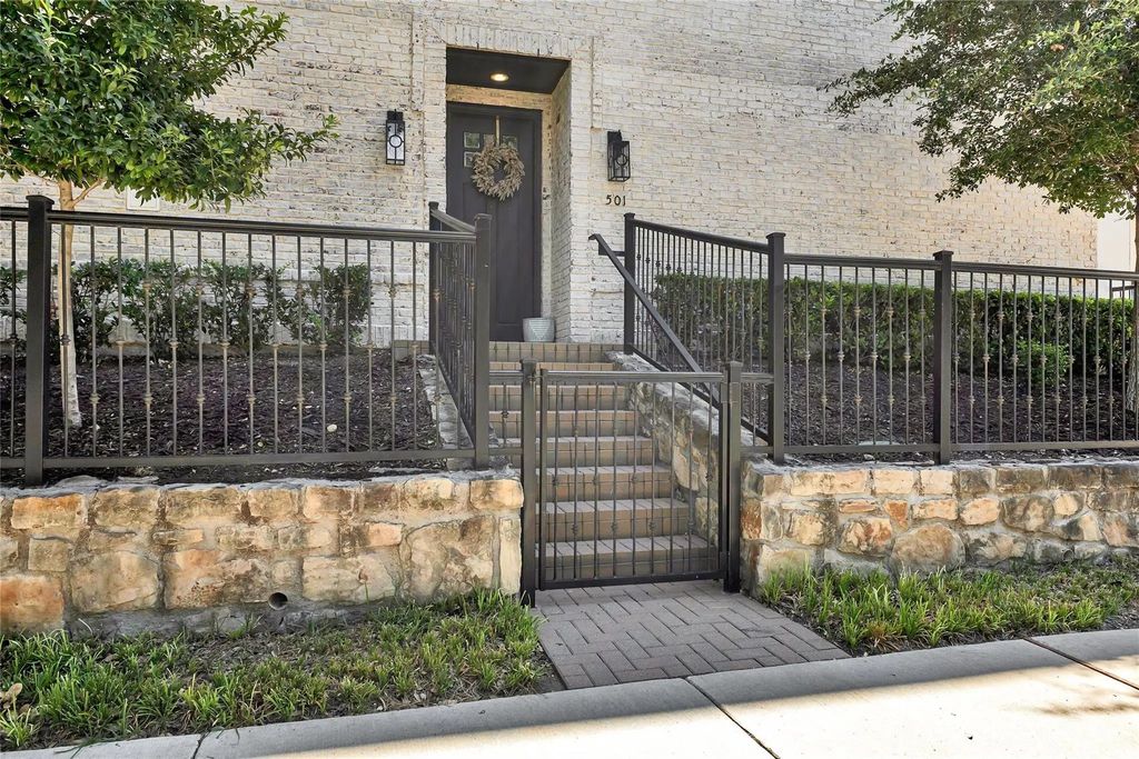 7333 Valley View Lane 501, Dallas