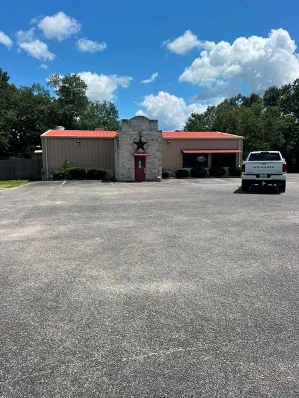 704 E Royall Boulevard, Malakoff
