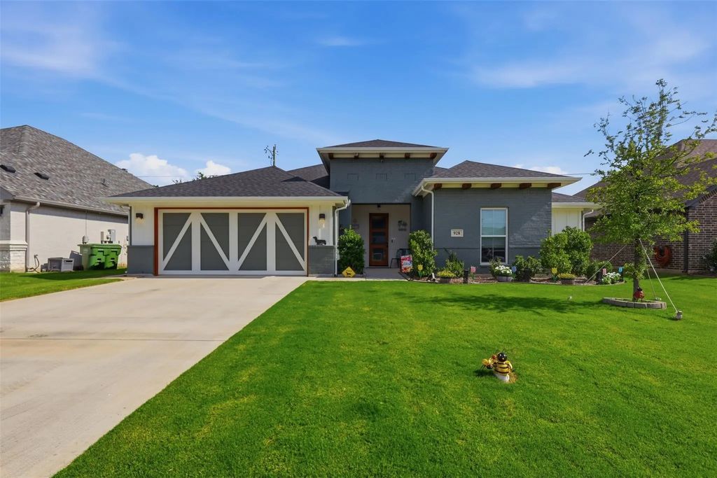 928 Tesslynn Avenue, Godley