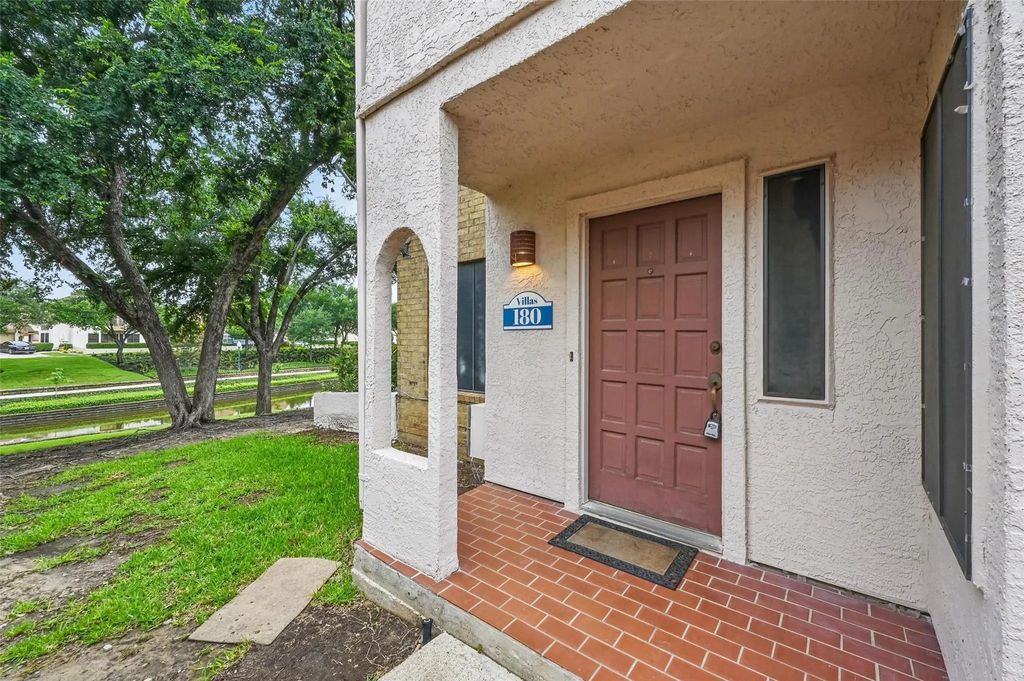 543 Ranch Trail 180, Irving