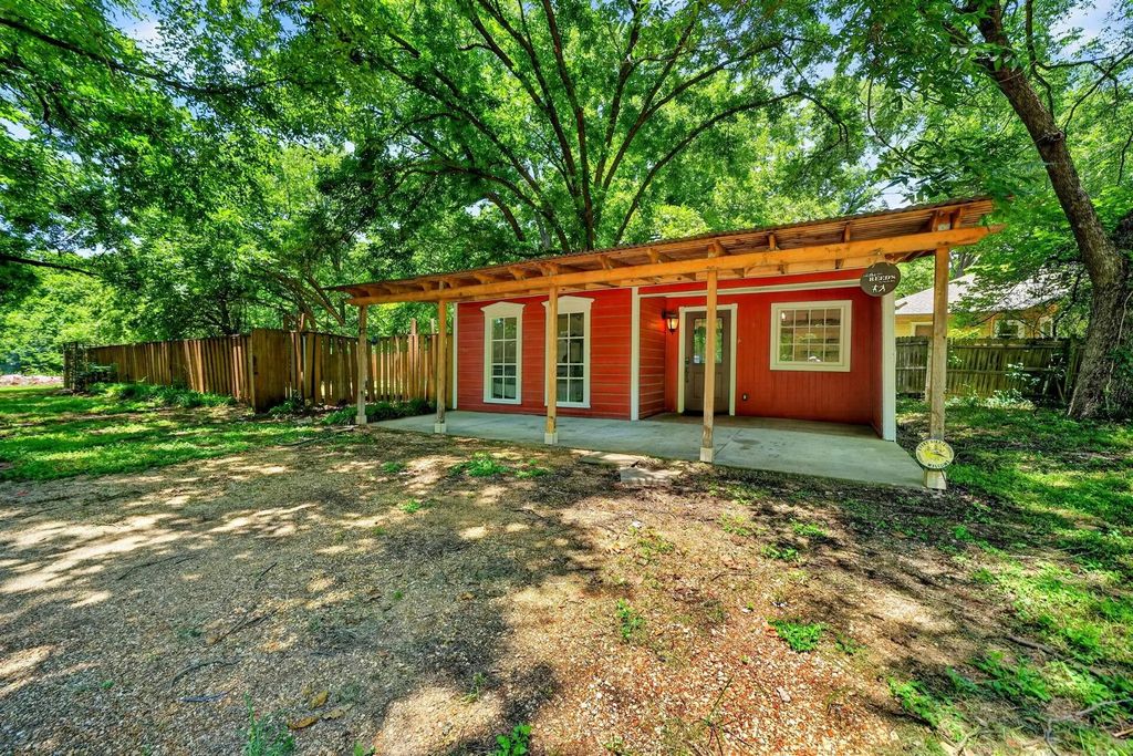 415 S Dallas Avenue, Lancaster