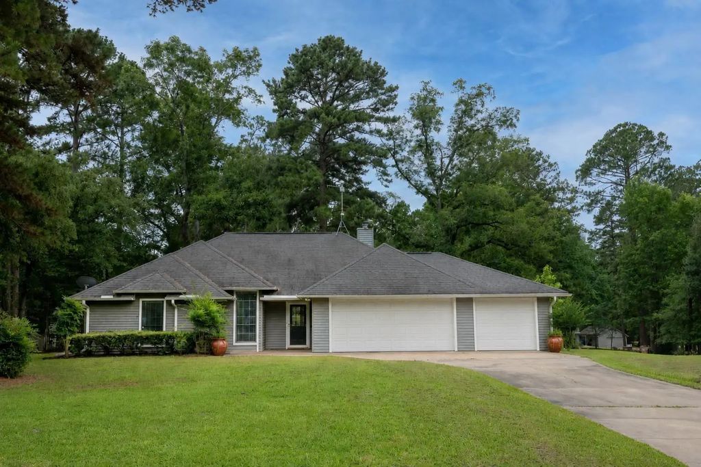 108 Old Barn Circle, Holly Lake Ranch