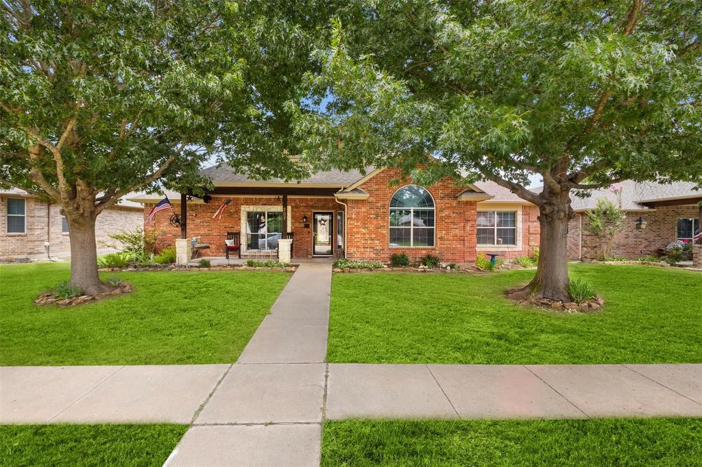 207 Red Wolf Lane, Red Oak