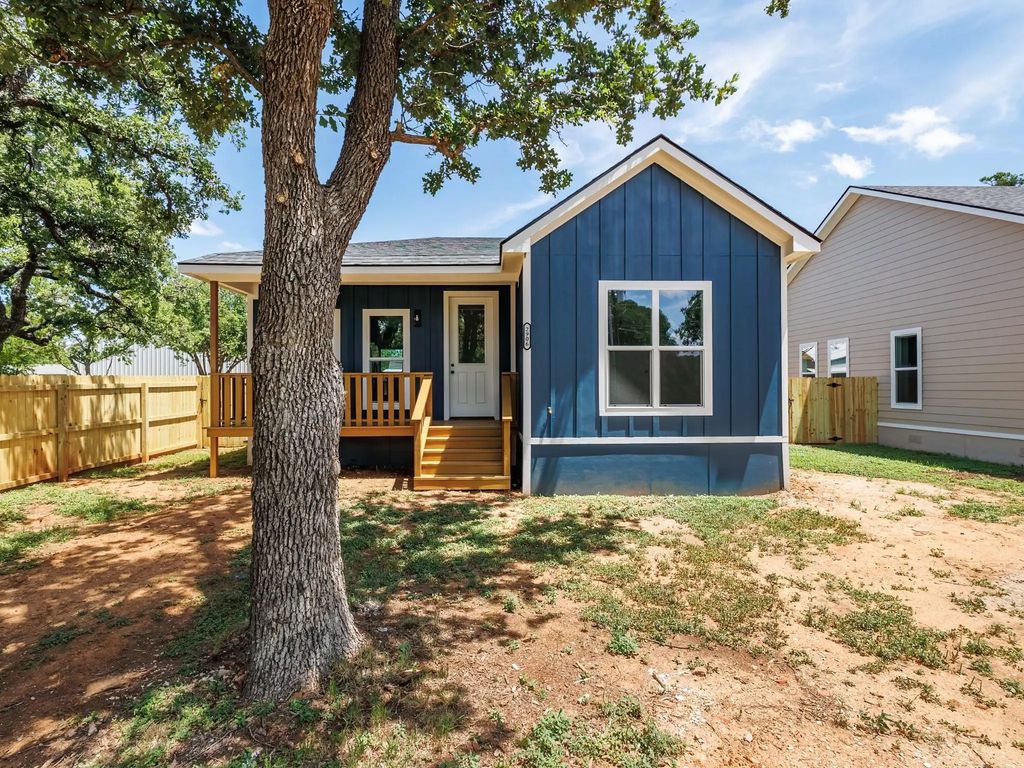 2906 Avenue D, Brownwood