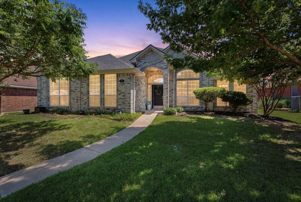 1662 Waterford Drive, Lewisville