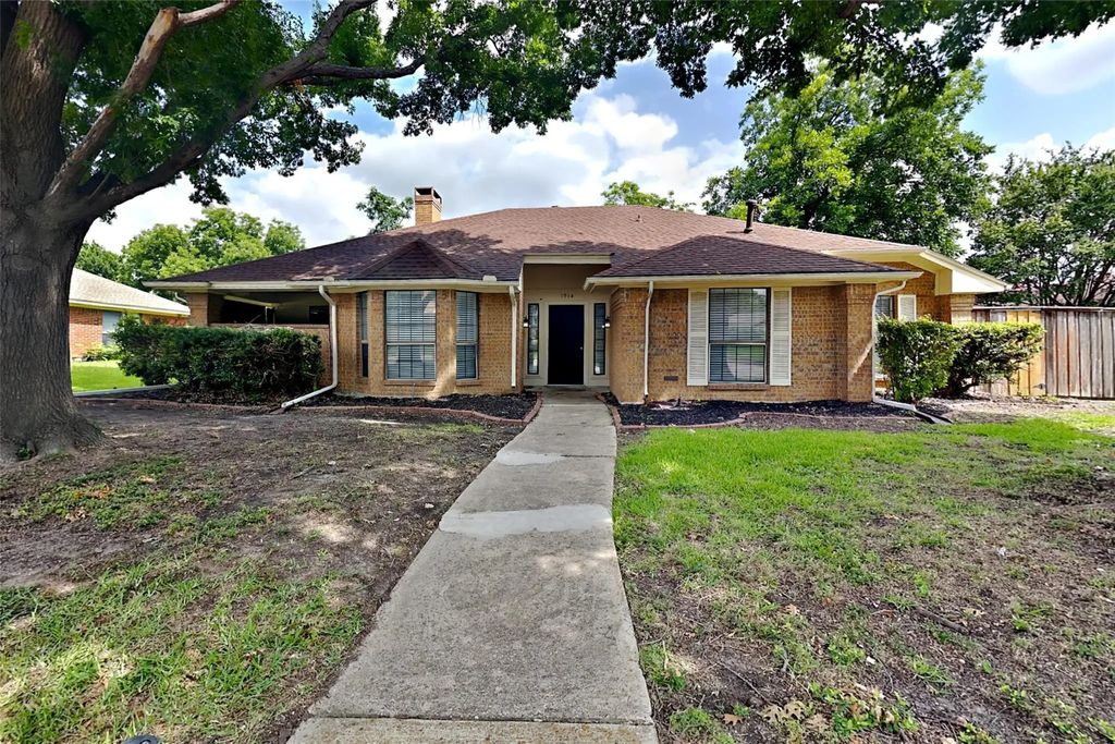 1914 Oakbluff Drive, Carrollton