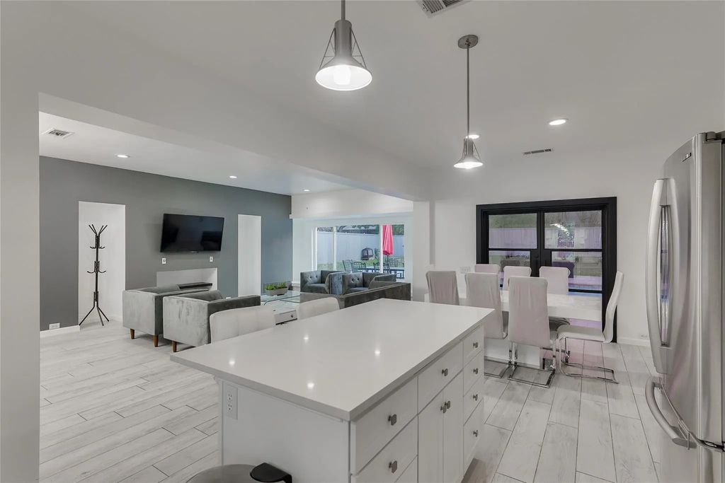 6319 Windmill Circle, Dallas