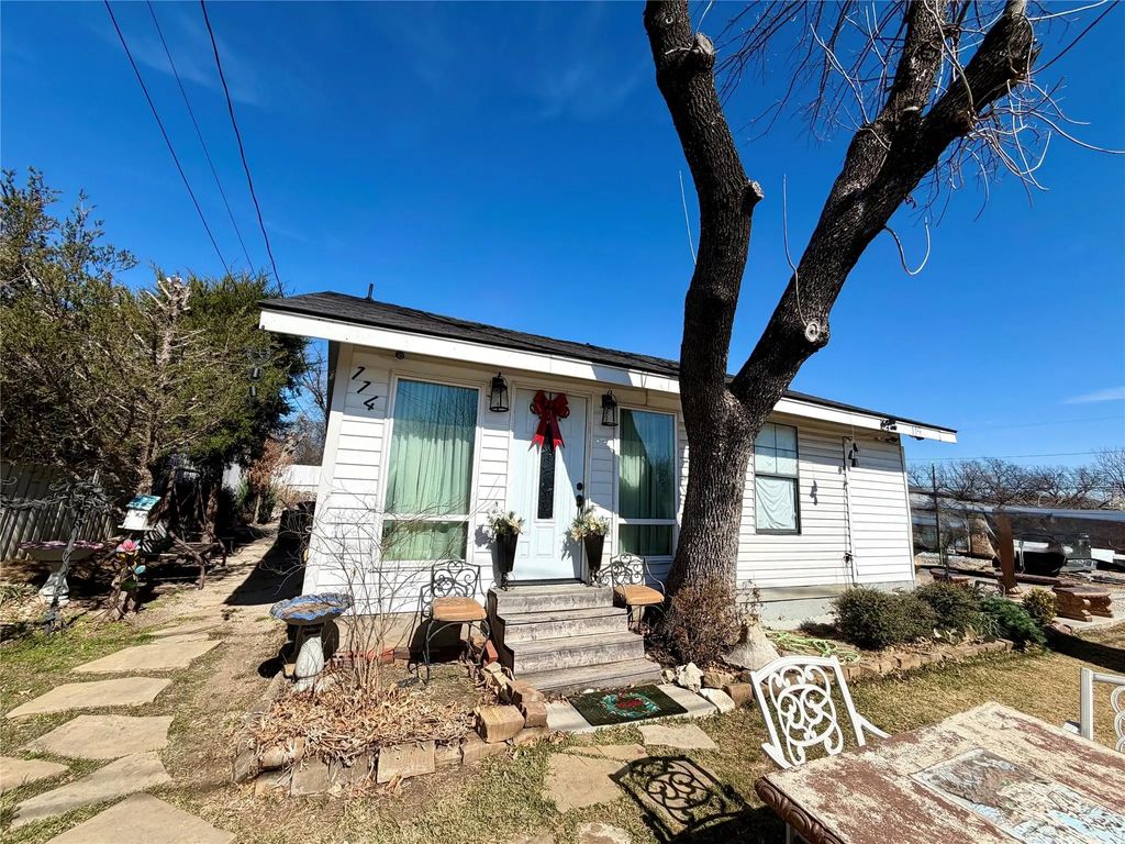 114 Motley Street, Grand Prairie