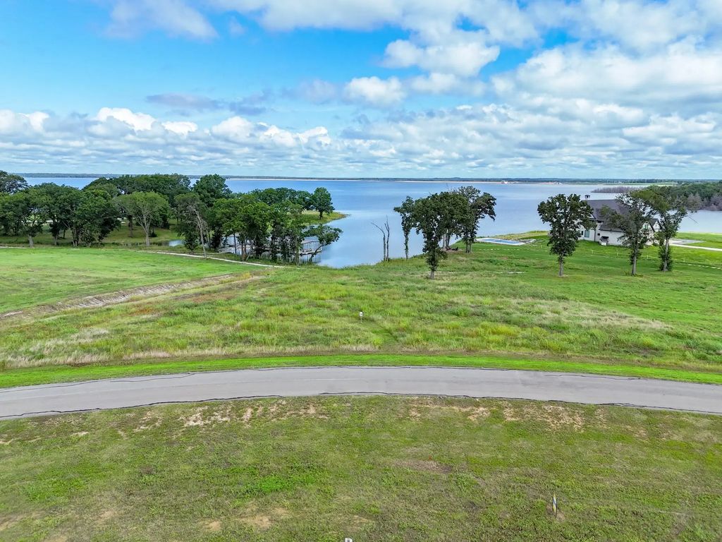 680 Peninsula Drive, Honey Grove
