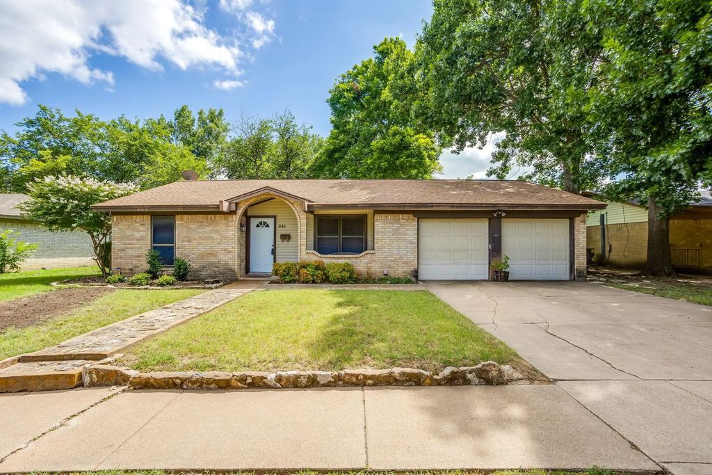 241 Suzanne Terrace, Burleson