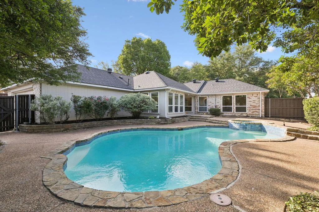6018 Blue Mist Lane, Dallas