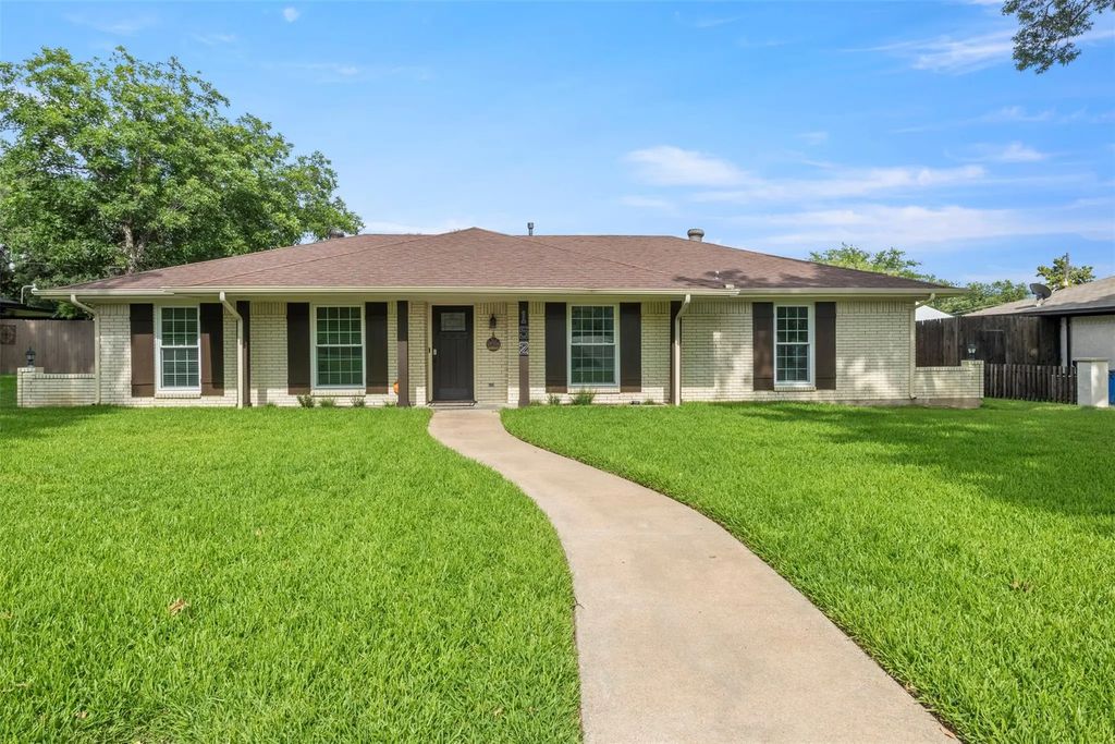 152 Stardust Lane, DeSoto