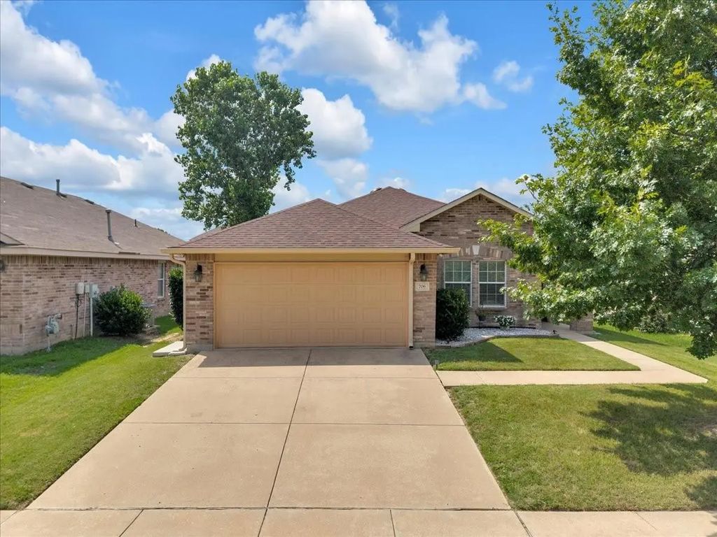 706 Cliffmere Drive, Arlington