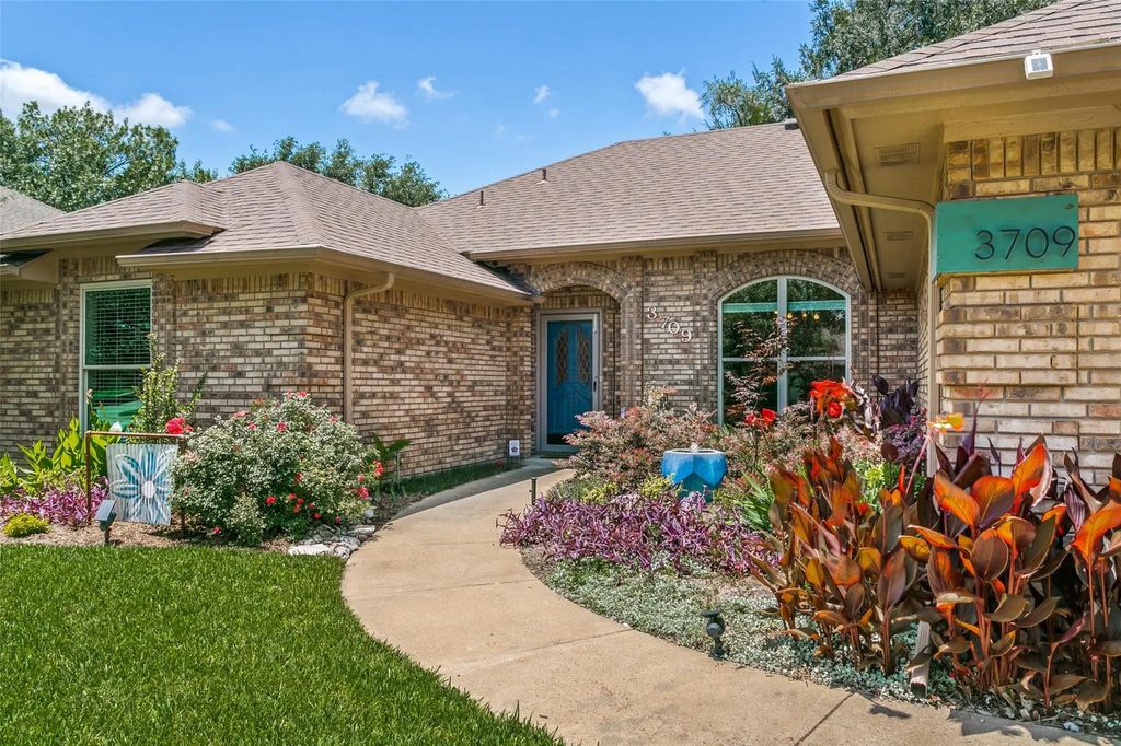 3709 Fieldcrest Lane, Bedford