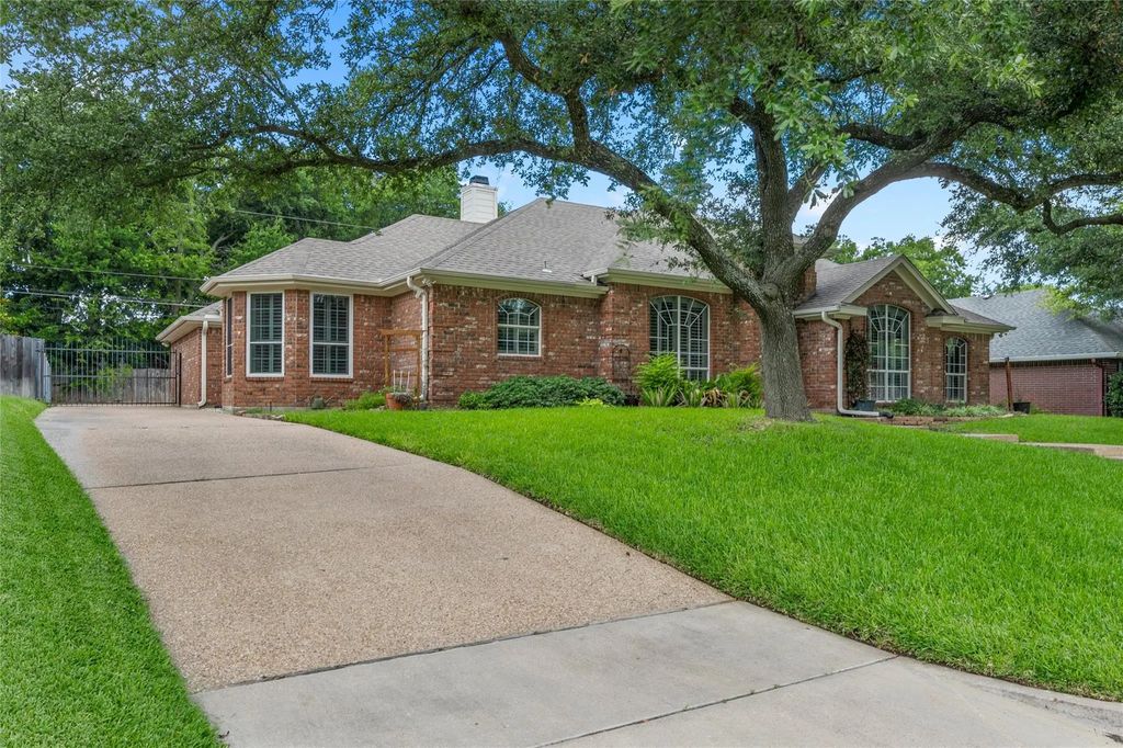 716 Meadow Mountain Drive, Waco