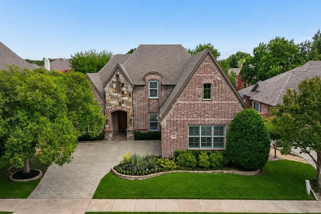 425 Waterford Lane, Colleyville