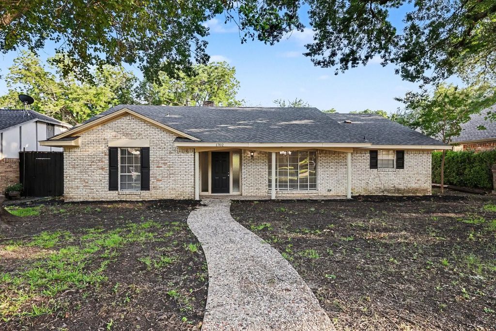 1702 Yorkshire Drive, Richardson
