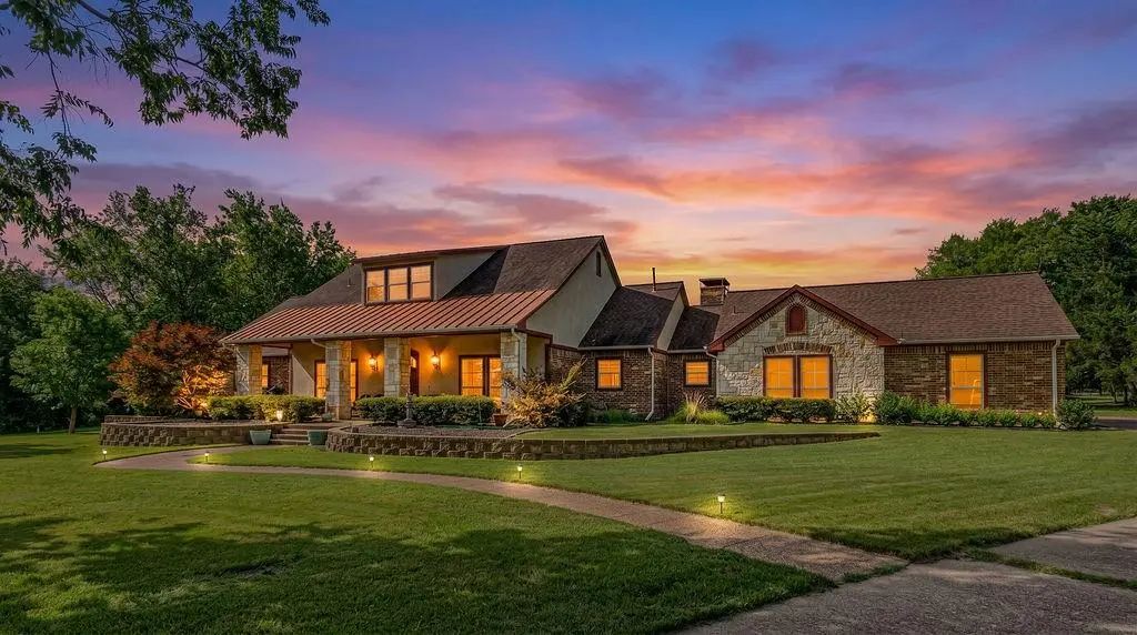 401 Saint Michaels Way, Rockwall