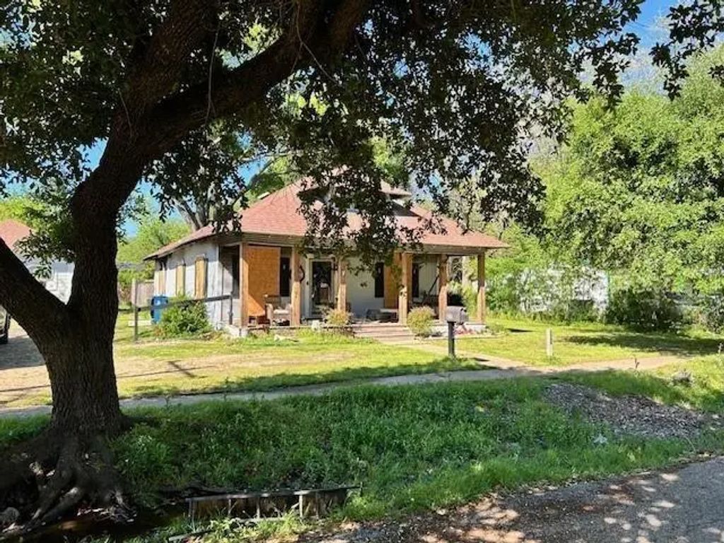 207 E Elmo Street, Kaufman