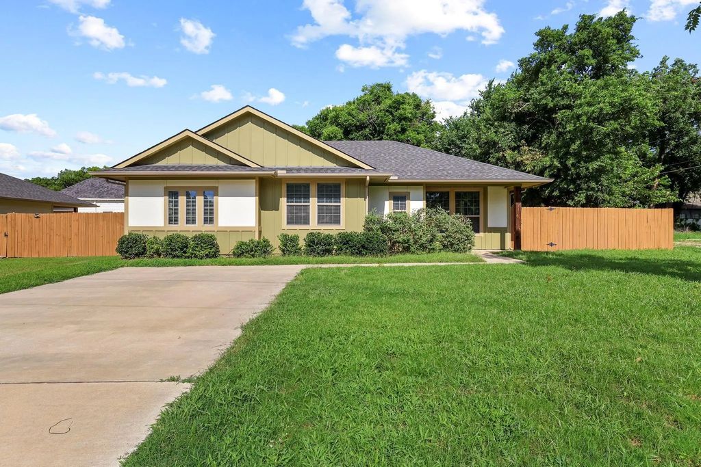411 N Mirick Avenue, Denison