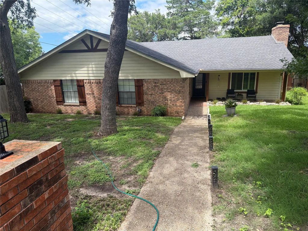 9902 Townridge Drive, Woodway
